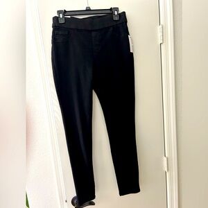 New, no tags: Nine West Black Mid Rise Super Skinny Pull-On Jegging. Size 6